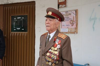 Праздничный парад состоялся у дома участника Великой Отечественной войны Станислава Николаевича Сахарова