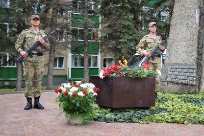 В День памяти и скорби южноуральцы возложили цветы в память о трагических событиях начала Великой Отечественной войны