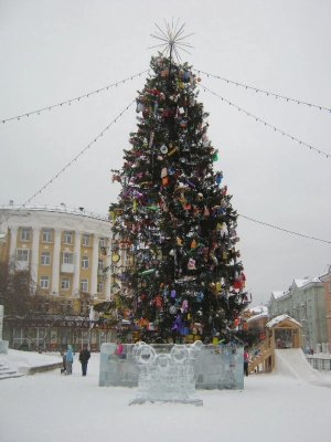 Глава города принял решение вернуть новогодний городок на площадь Трехгорного